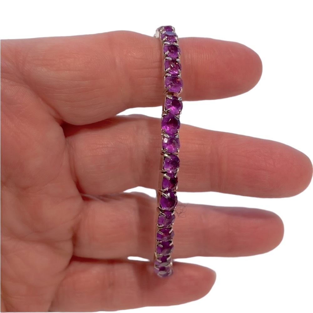 Purple glass cut beaded stretchy bracelet. New.